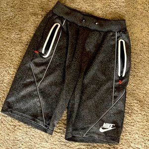 NIKE SHORTS SIZE LARGE